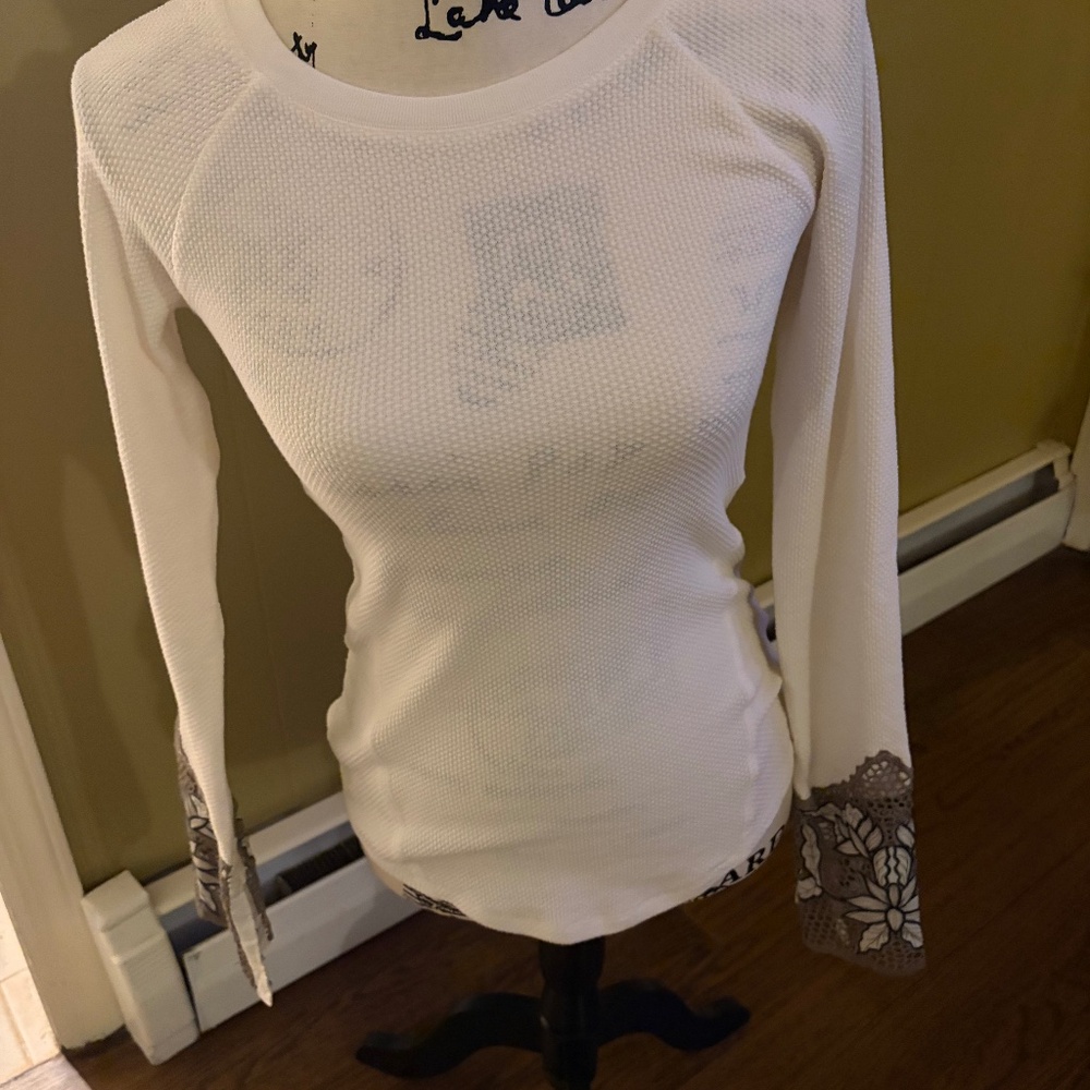 Free People knit cream top with embroidered sleeve size medium M